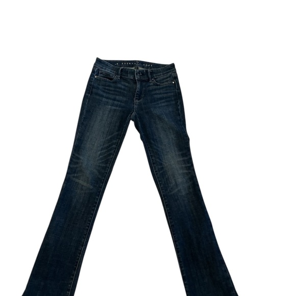 White House Black Market Everyday Soft Bootcut Jeans Size 0 Mid Rise Stretch - Picture 2 of 6
